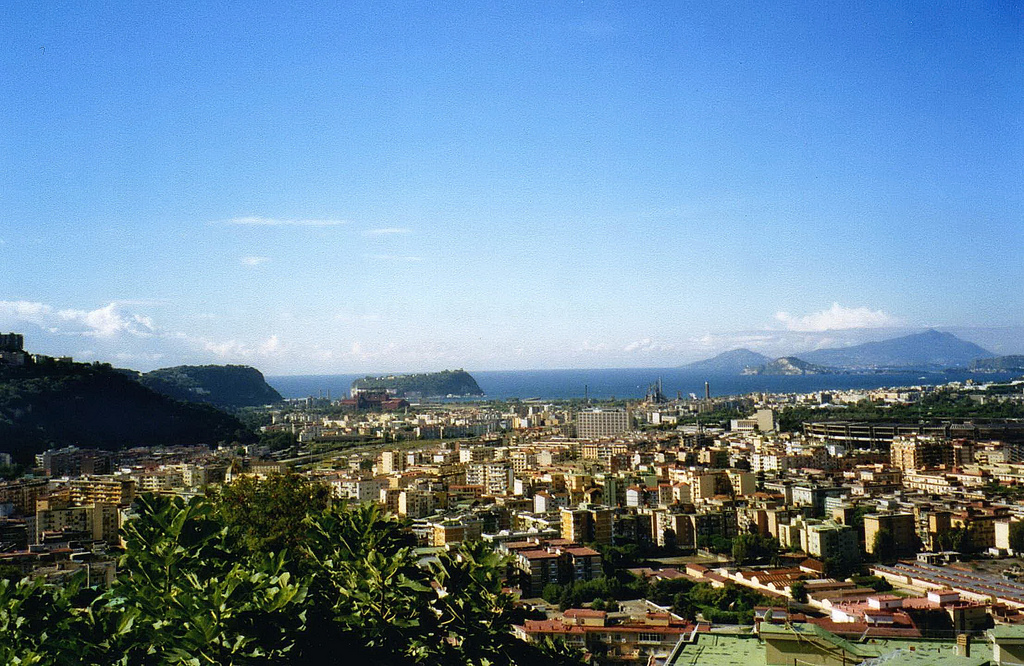 Italiano: Napoli, quartiere di Fuorigrotta, veduta dalla collina
