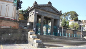 800px-Cimitero_Poggioreale_ingresso